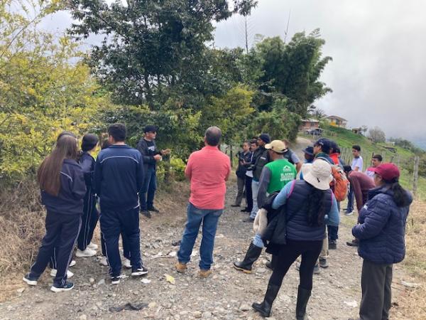 Workshop in Pueblo Rico, Manizales, Colombia. Courtesy of FFLA. 