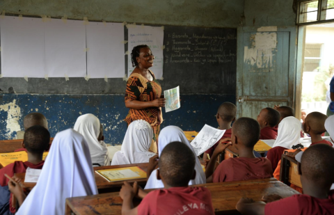 A teacher uses pictures during a school training with students at Mtakuja Primary School at Mji Mpya informal settlement, to show the students the impacts of severe weather and steps they can take to stay safe (Courtesy of DARAJA)