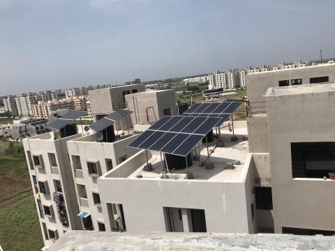 SolarPV installed as a cool roofing solution for affordable housing in Rajkot (credit: ICLEI South Asia) 