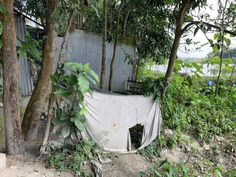 An open pit latrine built outside, reflecting the lack of access to communal washrooms and the absence of facilities for maintaining hygiene and sanitation. Image Credit: ICLEI South Asia.